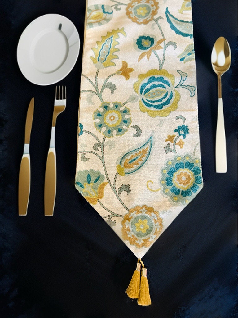 Double-Layered Floral Cotton Table Runner with Tassels