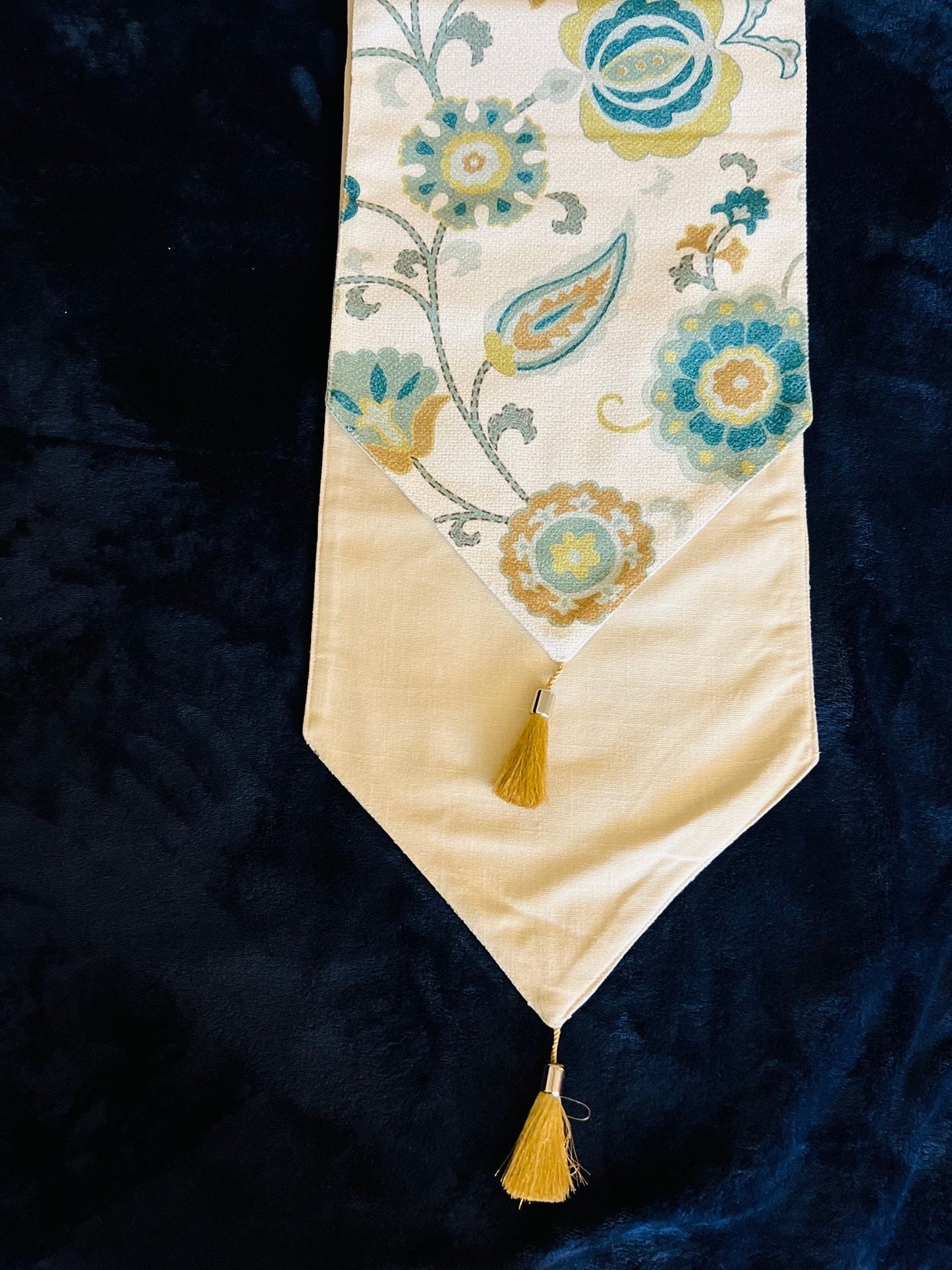 Double-Layered Floral Cotton Table Runner with Tassels