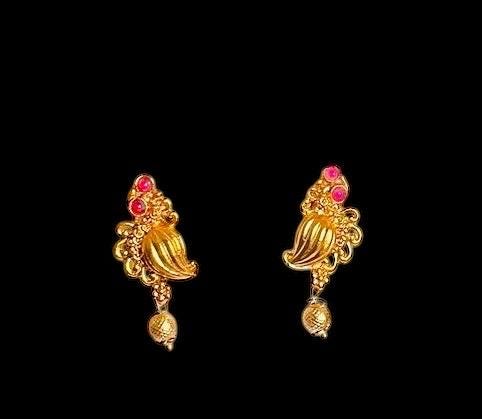 Gold toned choker necklace set with red stone