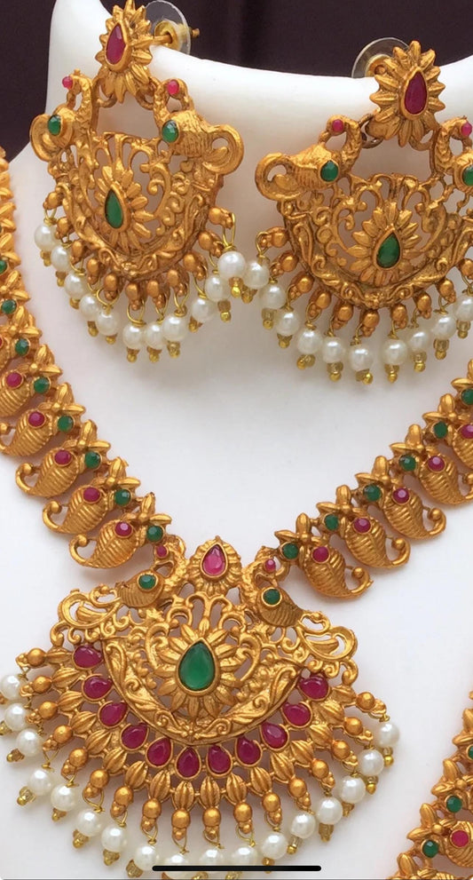 Traditional Temple Jewelry Necklace and Earring Set – Gold Finish with Pearls